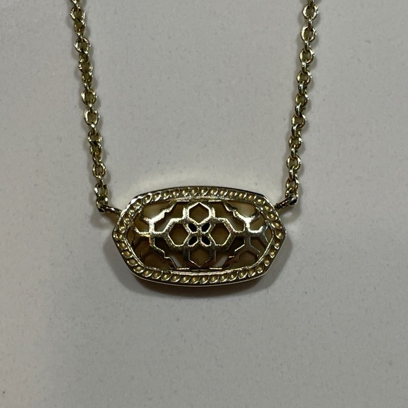 Kendra Scott Elisa Openwork Gold Pendant Necklace - Picture 2 of 4